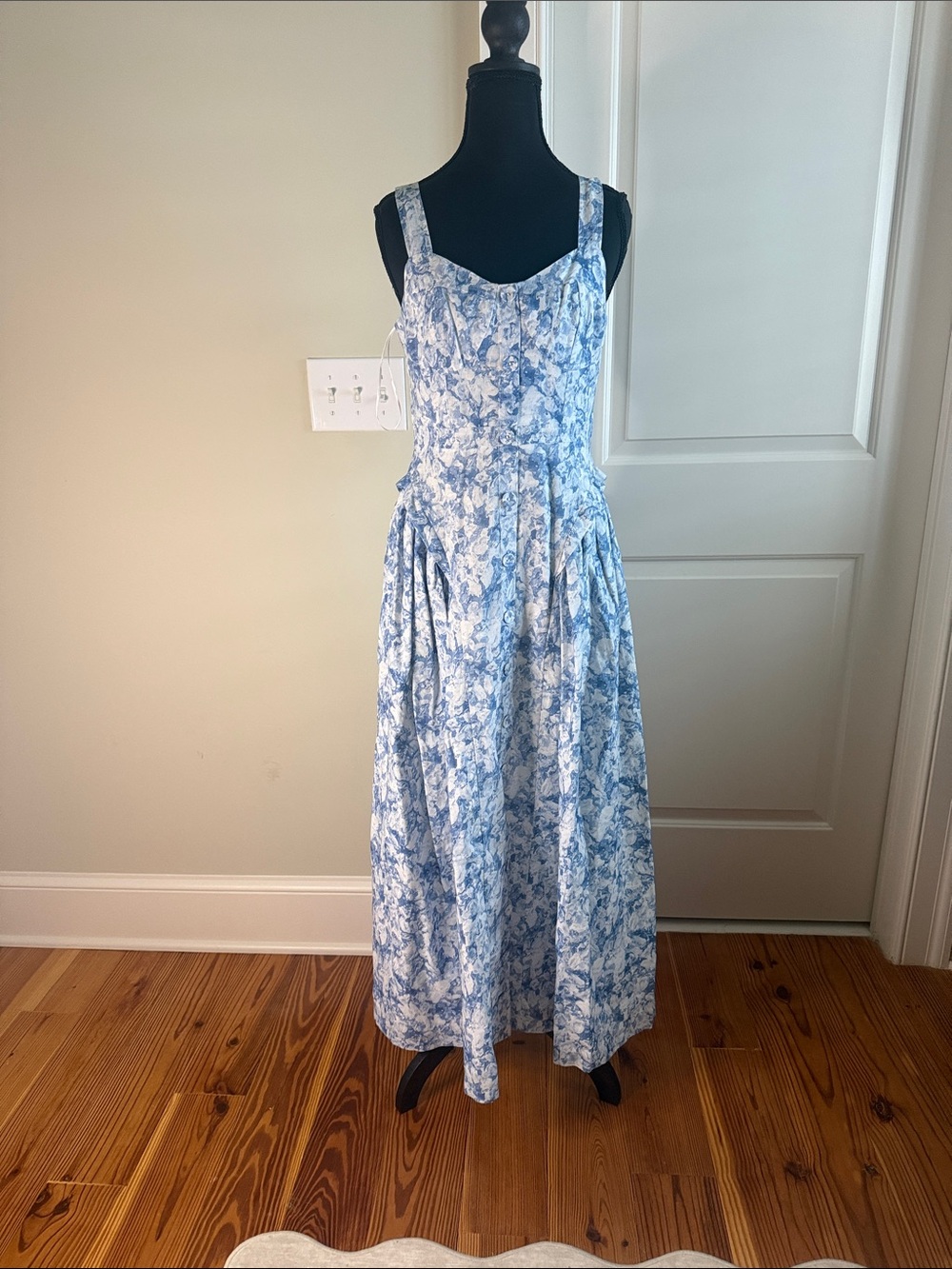 Women's Blue Floral Maxi Dress with Sweetheart Neckline